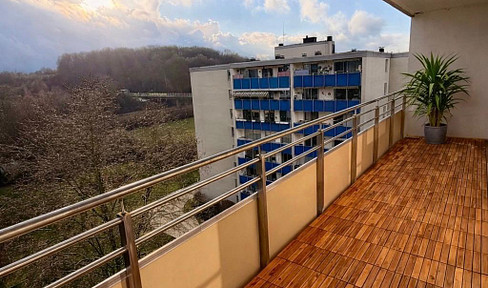 Modern, light-flooded 2-room apartment with large balcony