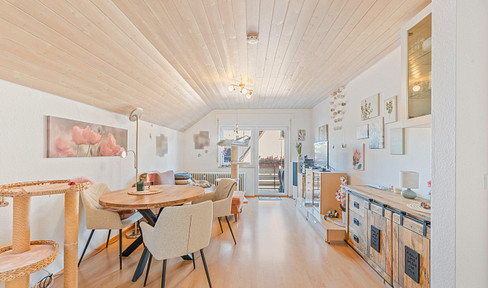 Bright and cozy 3-room apartment with balcony and garage, in a central location. *NO COMMISSION FEES*.