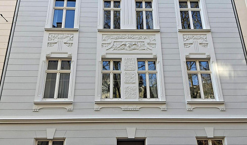 New! Bright, one-room apartment with service charges in a well-maintained, older building in Wuppertal.