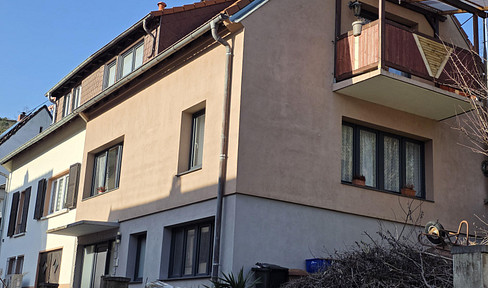 Detached house with garden in quiet residential area