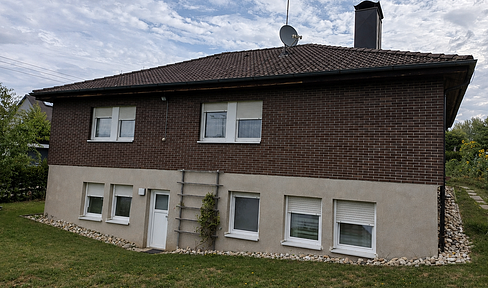 Semi-detached house for sale in Schnaittach • No commission fees.