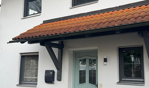 Spacious detached house with a beautiful garden in northern Mühldorf (no agency fees).