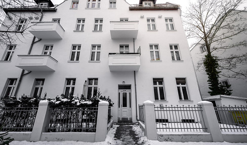 Stylish old building apartment with balcony in Pankow- Niederschönhausen