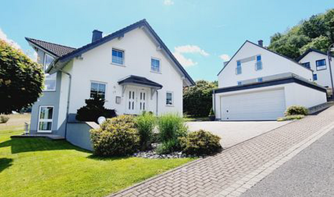 Property as good as new in top condition with magnificent distant views