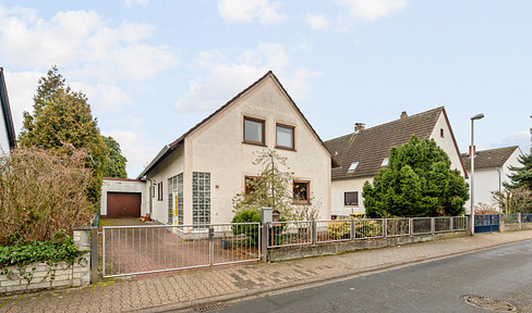 2 semi-detached houses with large garden in a top location in Rüsselsheim!