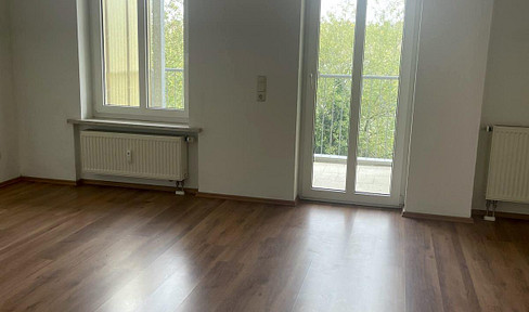Bright 2-room apartment with balcony in Heubnerstraße Plauen