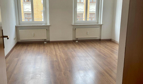 Bright 2-room apartment with balcony in Heubnerstraße Plauen