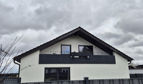 Geräumige 3 Zimmer Dachgeschoßwohnung saniert mit Balkon