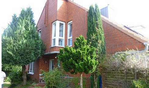 Charming semi-detached house in a quiet location