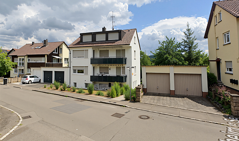 Ruhig & stadtnah: 2-Zimmer-Wohnung mit Einbauküche und Badewanne – Sindelfingen