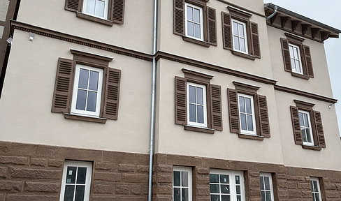 Spacious 3-room apartment, available for the first time after a complete renovation, in the heart of Lorch.