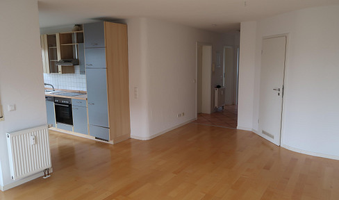 Stylish 3.5-room apartment with two balconies, located in a sunny southwest-facing position.