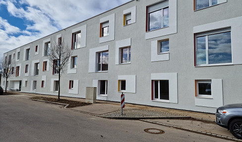 Barrier-free ground floor apartment in Augsburg for people aged 60+ for rent with immediate effect