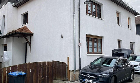 Renovierte Wohnung mit EBK Loggia