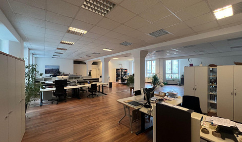 Versatile commercial space