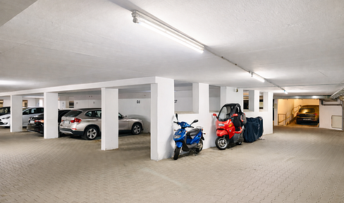 Immediately available: Parking space in the underground garage of the Reick residential complex, located on Schroeterstraße/Herschelstraße.