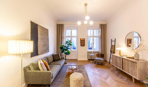 Wilhelminian style old building | 4 rooms, elevator & balcony, designer bathroom, prime location - first occupancy