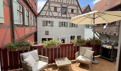 Gemütliche großzügige Altstadtwohnung mit großem Balkon zu vermieten