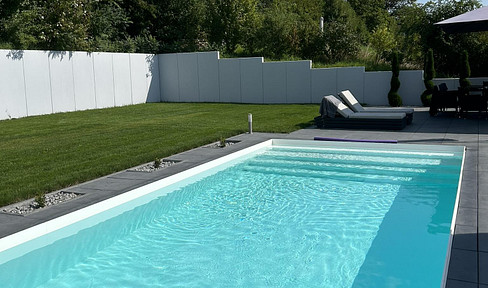 Living and working at the highest standard: fully equipped workshop, swimming pool, and minimal operating costs.
