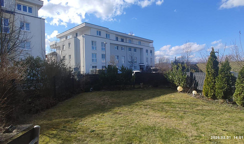 Exquisite two-room apartment with a large garden: A peaceful place to relax.