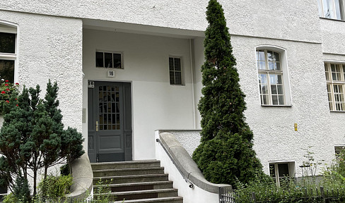 Ready-to-occupy charming 2-room raised ground floor apartment in Berlin-Friedenau