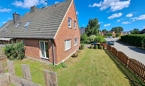 Semi-detached house (south-west facing) on the edge of a quiet field