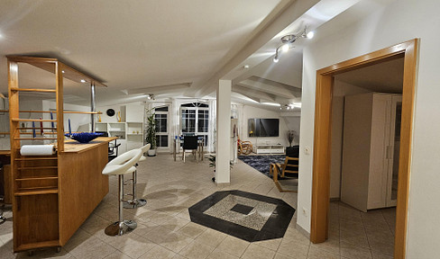 Moderne, voll-möblierte Dachgeschosswohnung (85 m² Gesamtfläche / 67 m² Wohnfläche)