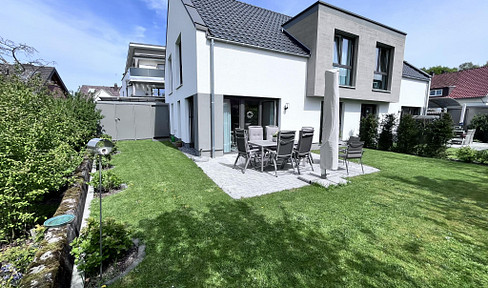 Exclusive detached house in Detmold - Hiddesen, offering panoramic views of the Teutoburg Forest.