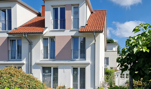 - Free of commission - Modern semi-detached house with high-quality fittings on Öjendorfer See