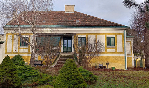 Großzügige Liegenschaft mit landhausähnlichem Gebäudekomplex