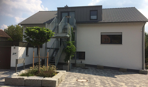 Großzügige 5 Zimmer Wohnung mit Terrasse und Garten