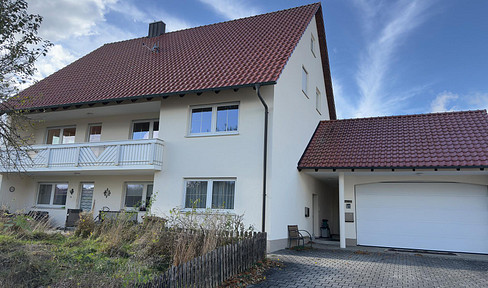 „Ländliche Idylle trifft Wohnqualität – vielseitiges Mehrfamilienhaus mit Potential“