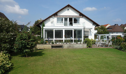 Detached detached to semi-detached house in top location