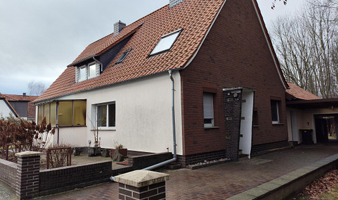 Detached single-family house with a separate apartment, terrace, and outbuilding, located in Wagenfeld.