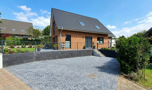 Neuwertiges Einfamilienhaus in Privatlage, 160 m², 6 Zimmer, Glasfaser, Einbauküche, ab 01.06.2026