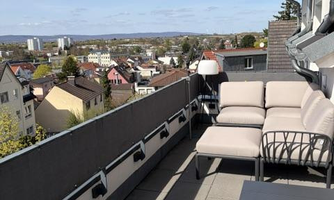 Sunny penthouse apartment near Frankfurt.