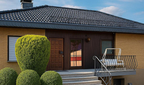 Modernized bungalow with granny apartment, 2 garages and 745 m² plot in Werdohl-Kleinhammer