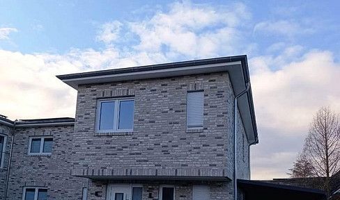 Attractive, high-quality semi-detached house in a quiet, family-friendly location