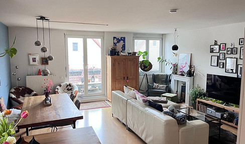 Großzügige 4-Zimmer-Wohnung mit Dachterrasse in 90455 Nürnberg