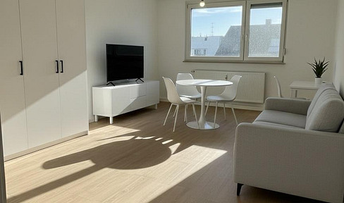 Quiet 2-room apartment with balcony (unfurnished)