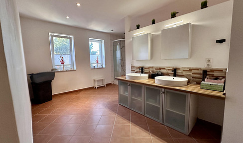Detached house with 200 m² living space in Wolfhagen-Istha, featuring 7 rooms, a garden, and ideal for families.