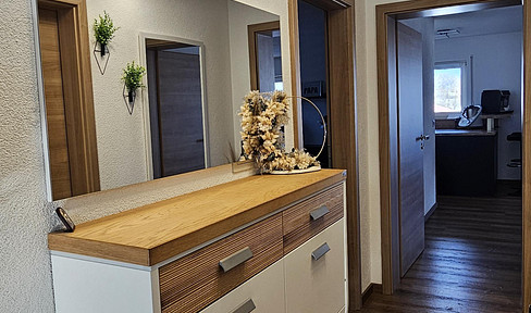 Helle 3 Zimmer Wohnung mit großem Balkon und TG in Ilshofen