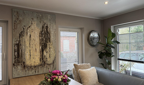 2,000 Euros per square meter, below the average price.