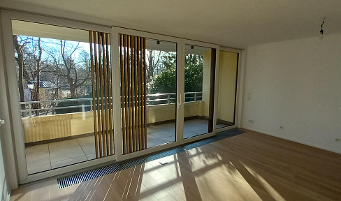 View of the Doblhoffteich PROVISION FREE