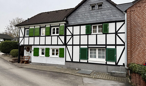 Kleines Fachwerkhaus mit großem Garten (441 m²) – seltene Gelegenheit für Liebhaber