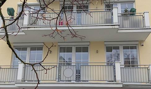 Exclusive 3-room apartment in a prime location - comfortable, barrier-free, elevator & ideal for couples