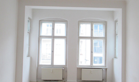 Beautiful 2-room apartment in Berlin-Friedrichshain, suitable for shared living.
