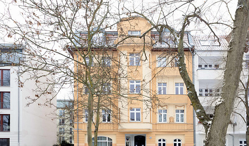 Hochwertig renovierte 4 Zimmer Wohnung mit 2 Balkonen