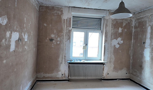 2-room apartment needing renovation - 3 months rent-free!