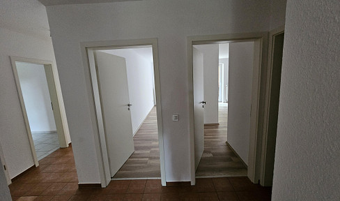 Gepflegte 4-ZKB im EG mit großer Südterrasse, EBK und Stellplatz